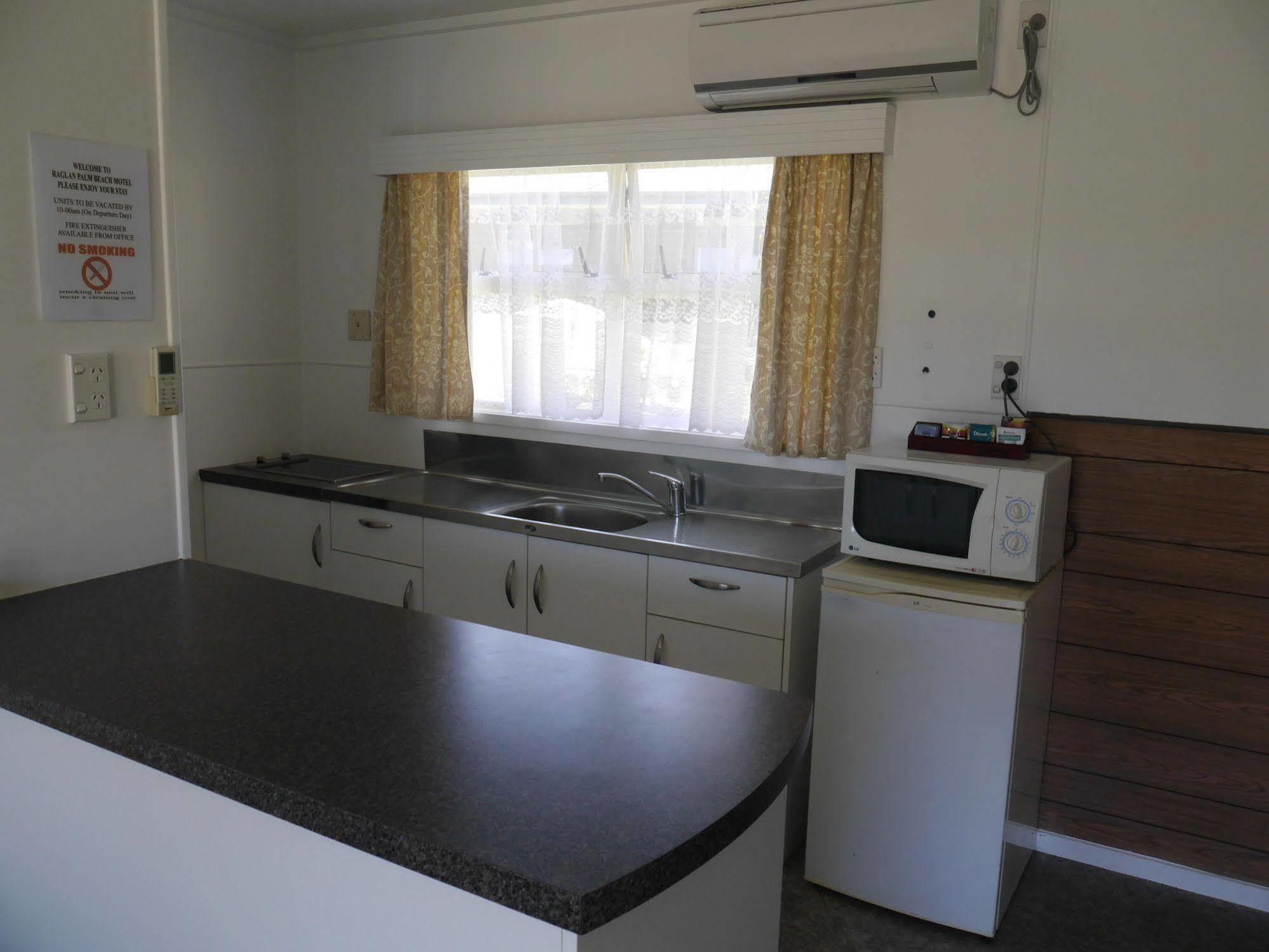 Raglan Palm Beach Motel المظهر الخارجي الصورة