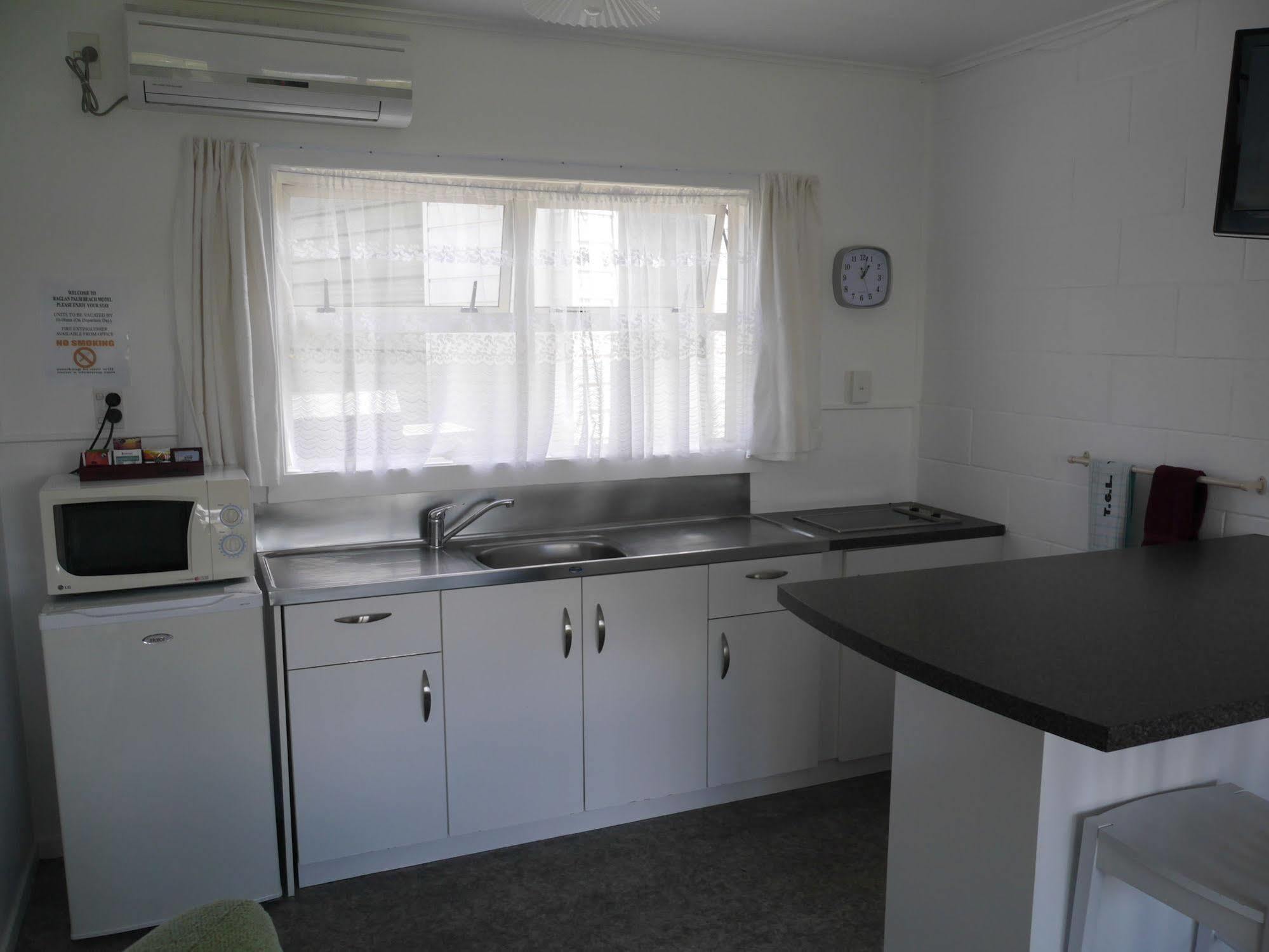 Raglan Palm Beach Motel المظهر الخارجي الصورة